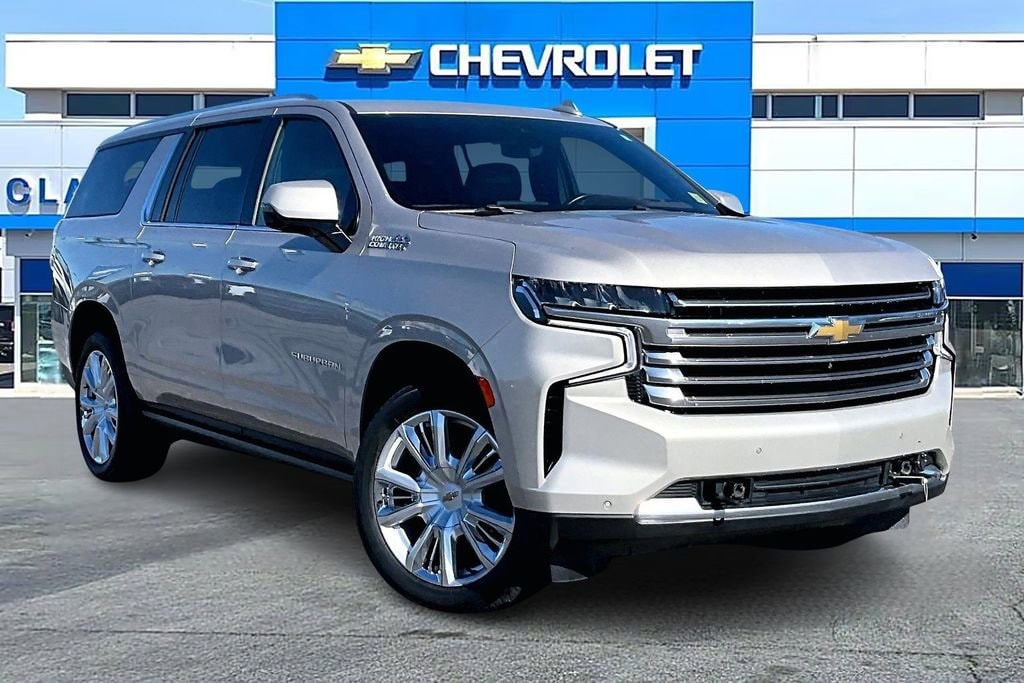 2022 Chevrolet Suburban 4WD 1500 High Country's photo