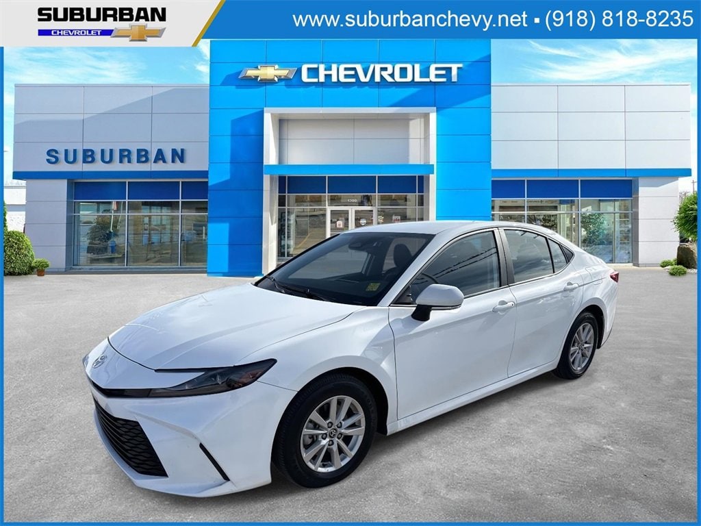 2025 Toyota Camry LE's photo