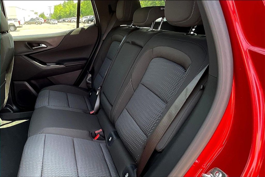 2027 Chevrolet Equinox LT - Photo 7