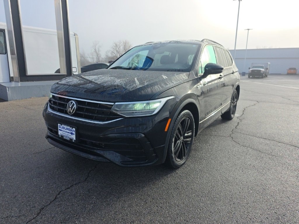 2022 Volkswagen Tiguan SE R-LINE BLACK's photo
