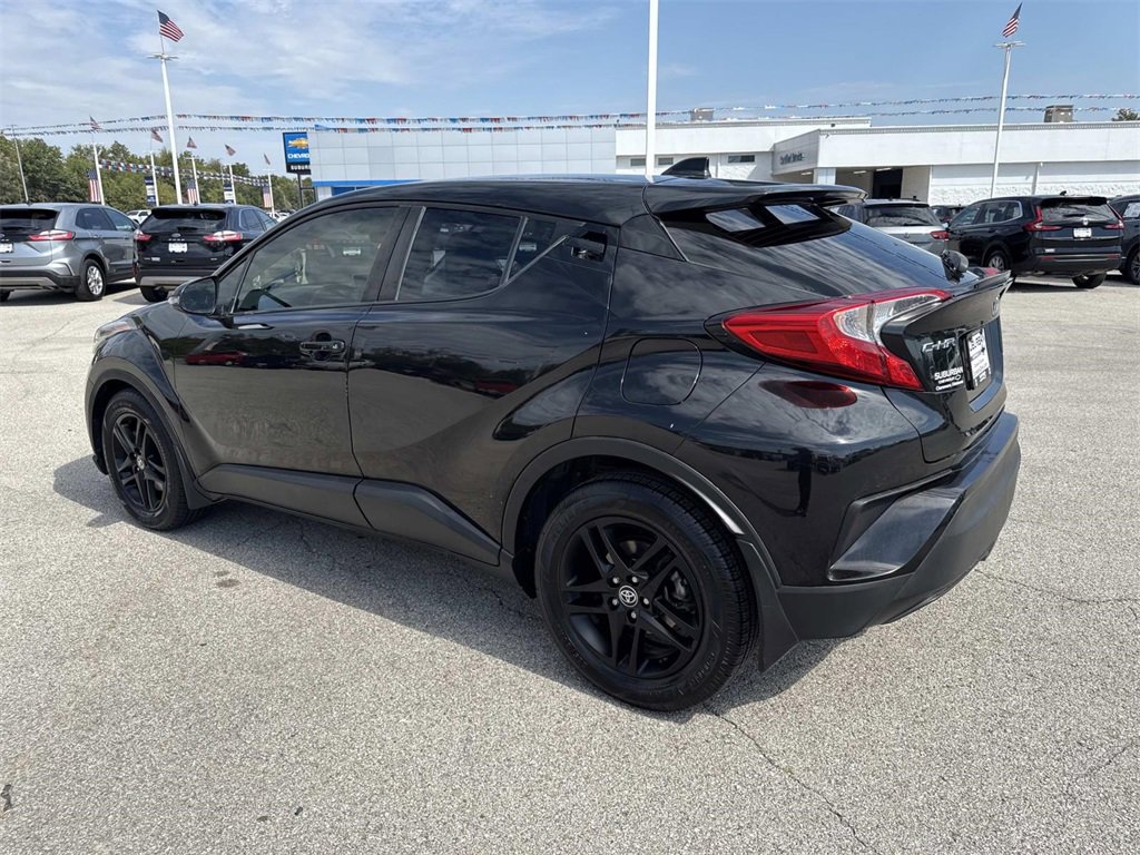 2020 Toyota C-HR LE photo 2