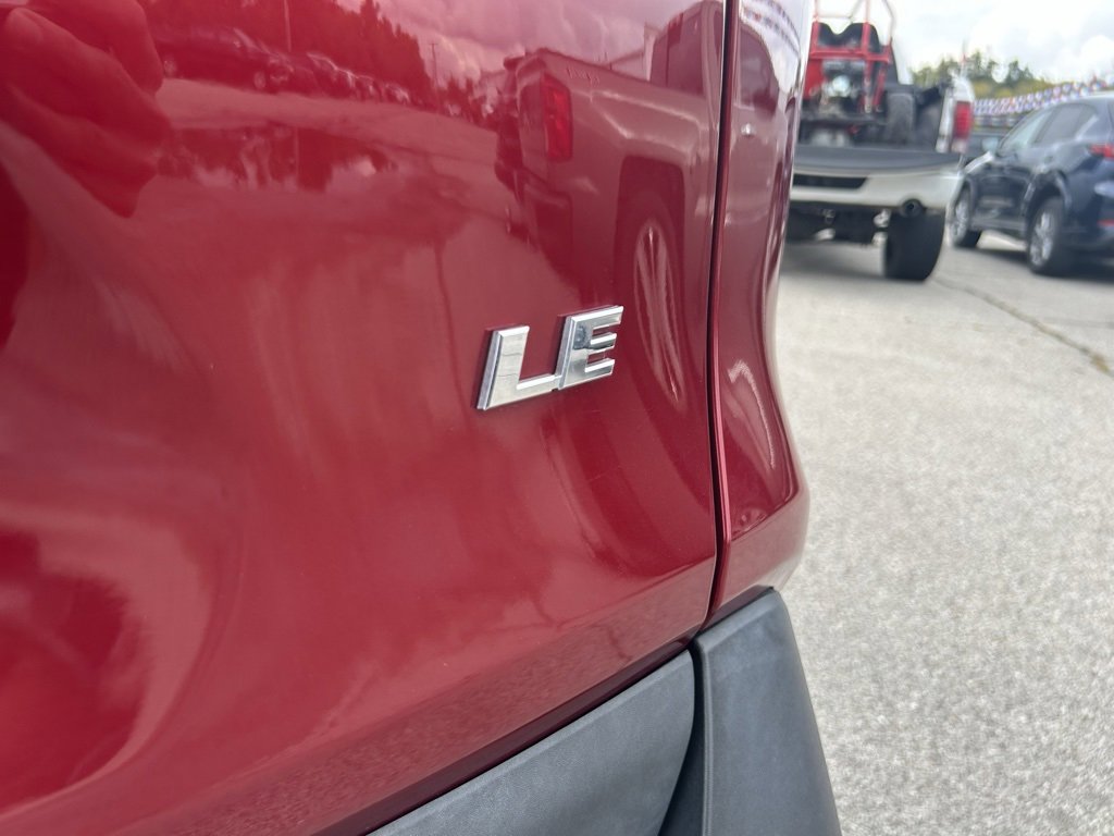 2021 Toyota RAV4 LE photo 4