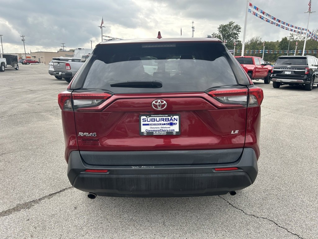 2021 Toyota RAV4 LE photo 3