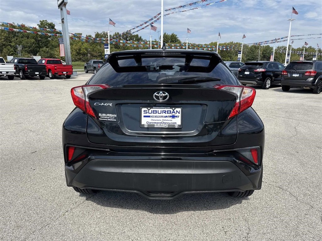 2020 Toyota C-HR LE photo 3