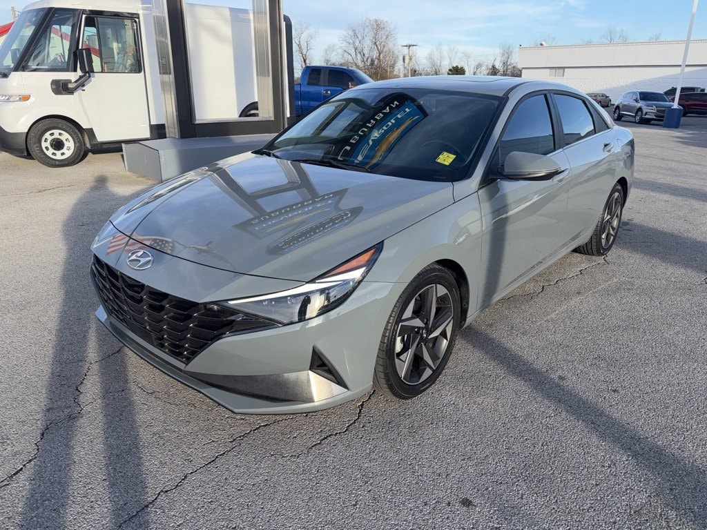 2022 Hyundai Elantra Limited's photo