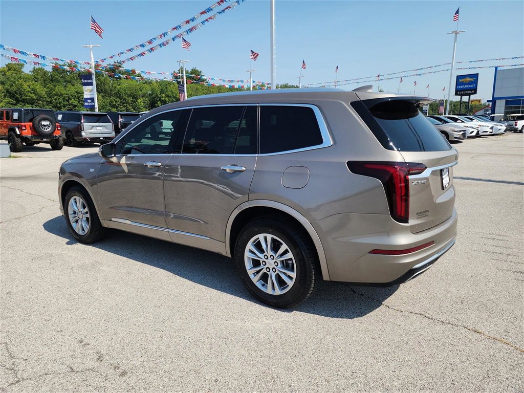 2023 Cadillac XT6 Luxury photo 2