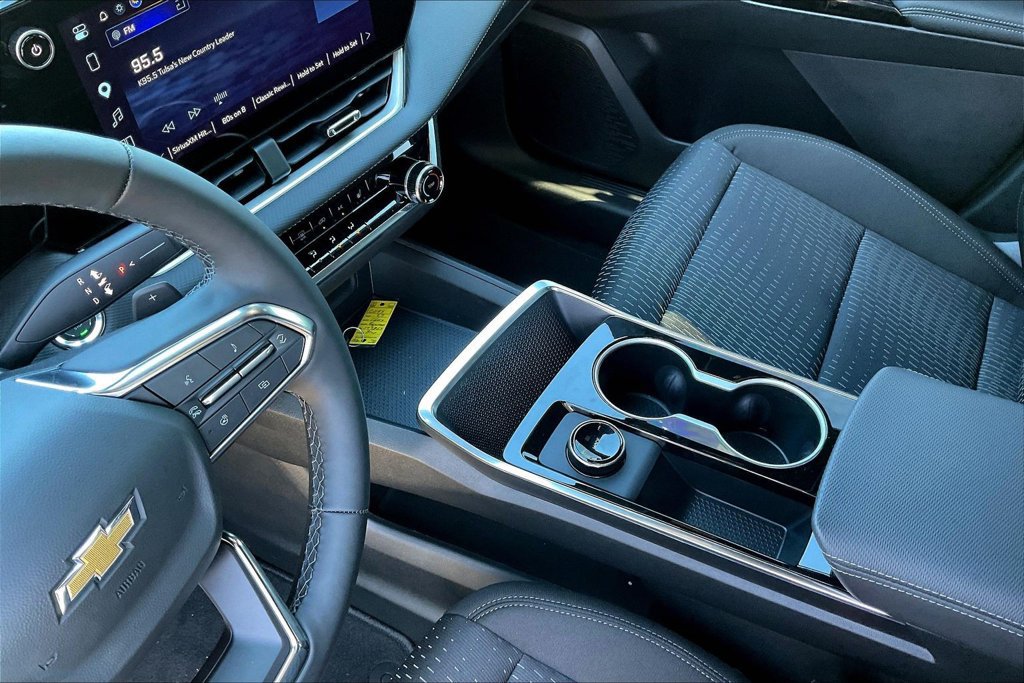 2027 Chevrolet Equinox LT - Photo 9