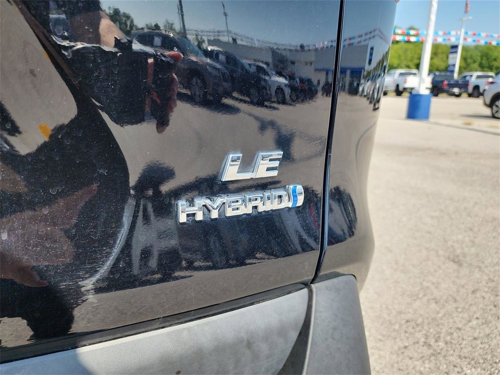 2021 Toyota RAV4 Hybrid LE photo 4