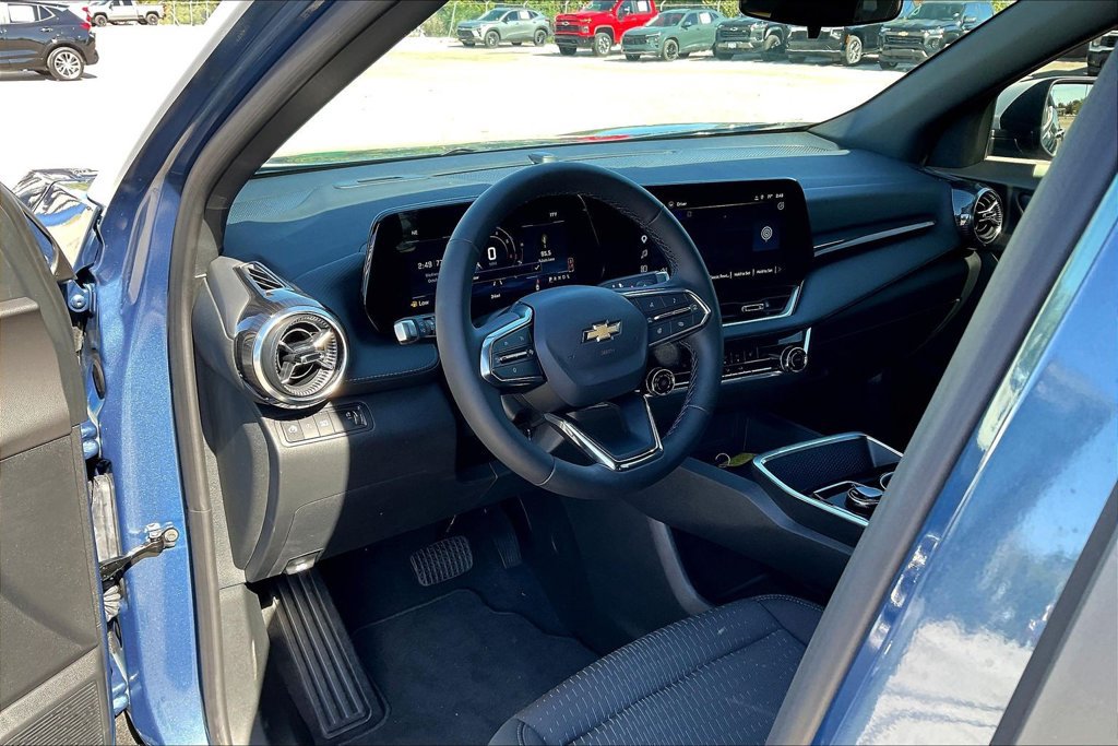 2027 Chevrolet Equinox LT - Photo 8