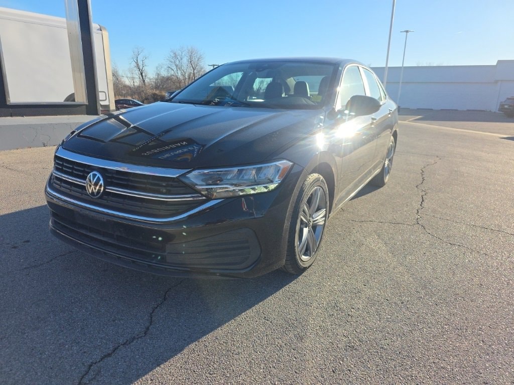 2024 Volkswagen Jetta SE's photo