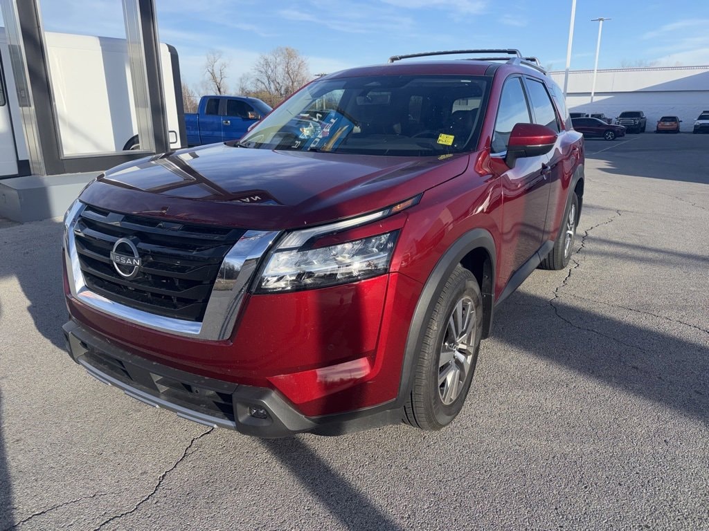 2023 Nissan Pathfinder SL's photo