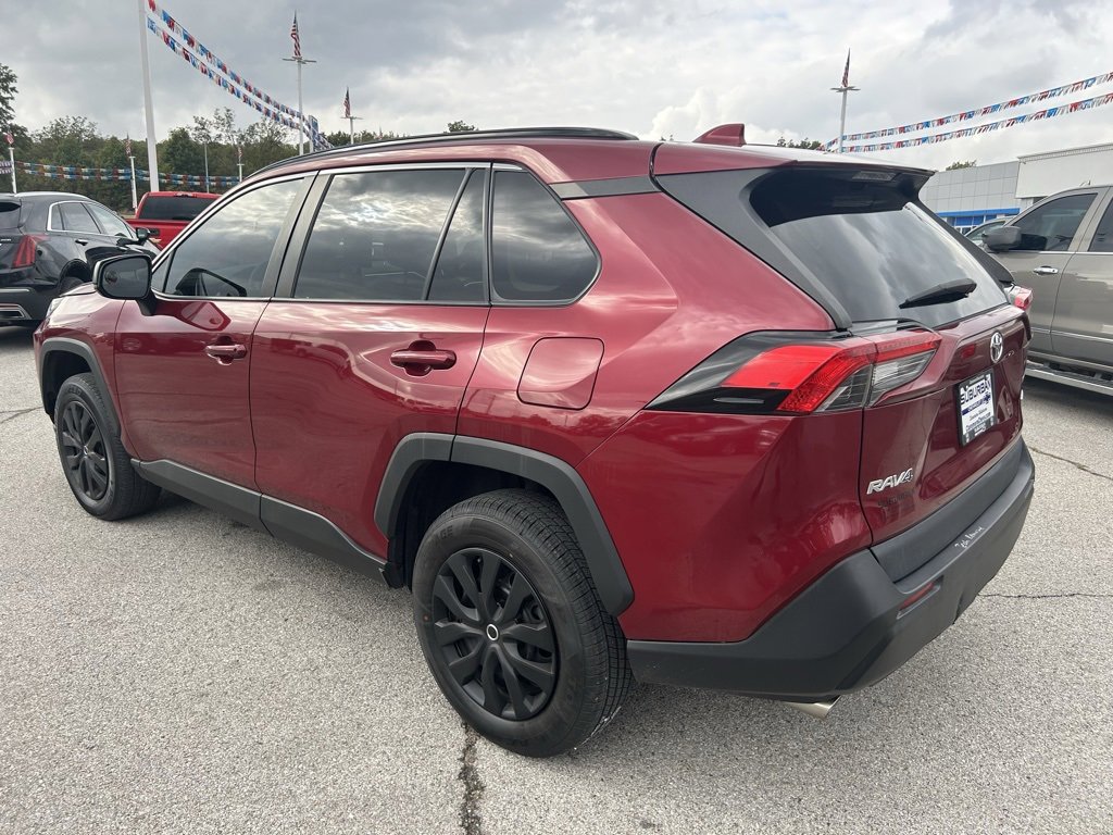 2021 Toyota RAV4 LE photo 2