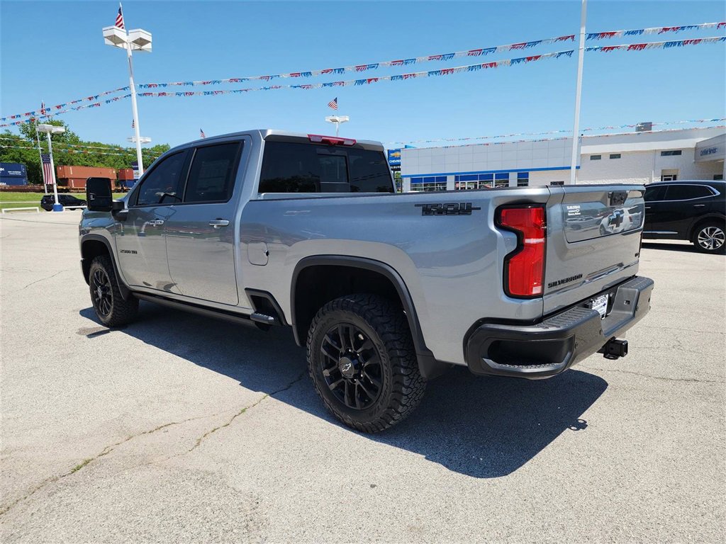 2025 Chevrolet Silverado 2500HD LTZ photo 2