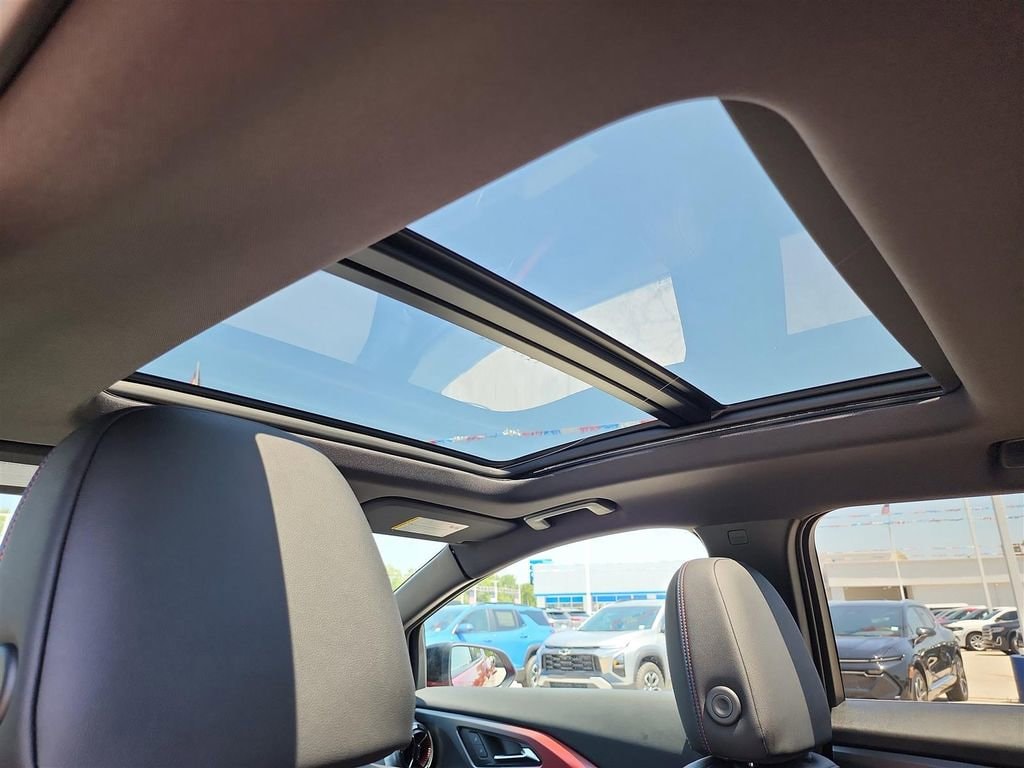 2025 Chevrolet Equinox EV RS - Photo 24
