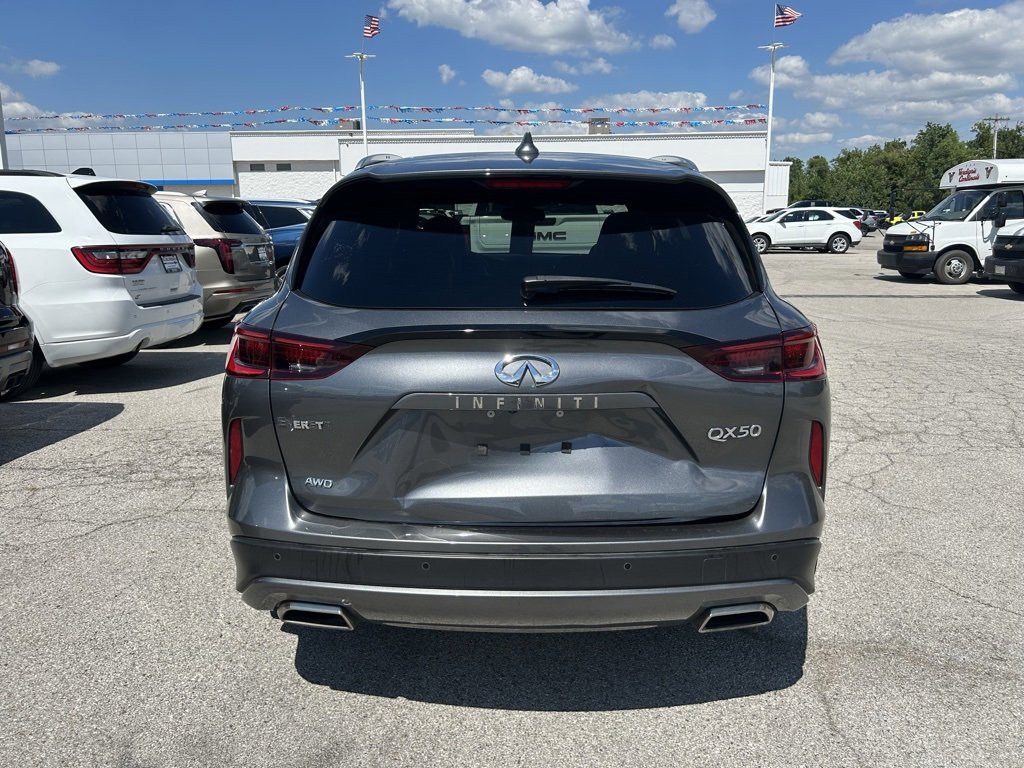 2022 Infiniti QX50 Luxe photo 3