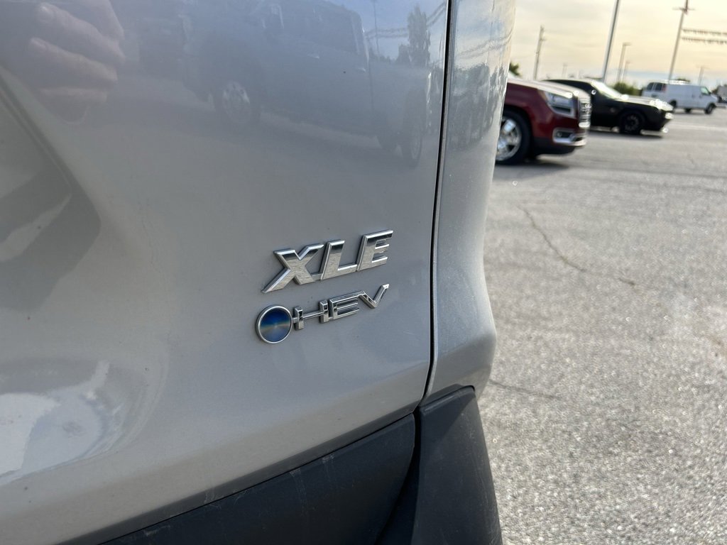 2025 Toyota RAV4 Hybrid XLE photo 4