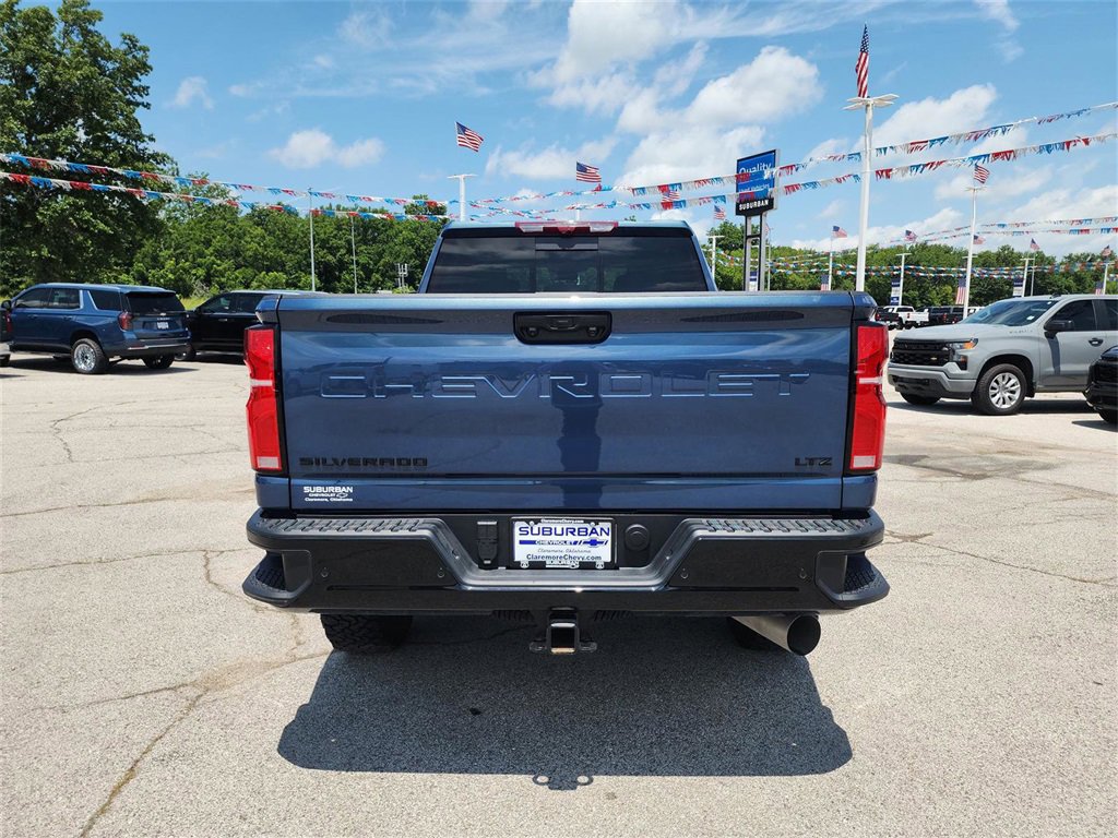 2025 Chevrolet Silverado 2500HD LTZ photo 3