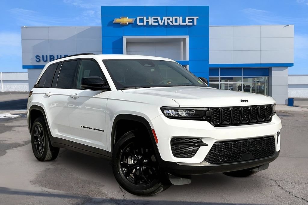 Used 2025 Jeep Grand Cherokee Altitude