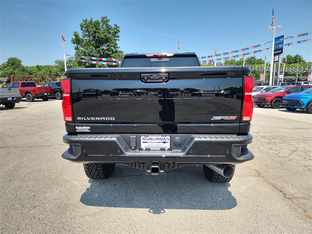 2025 Chevrolet Silverado 2500HD ZR2 photo 3