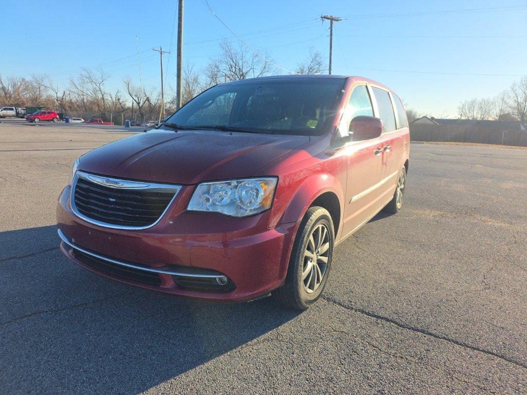 2015 Chrysler Town & Country Base's photo