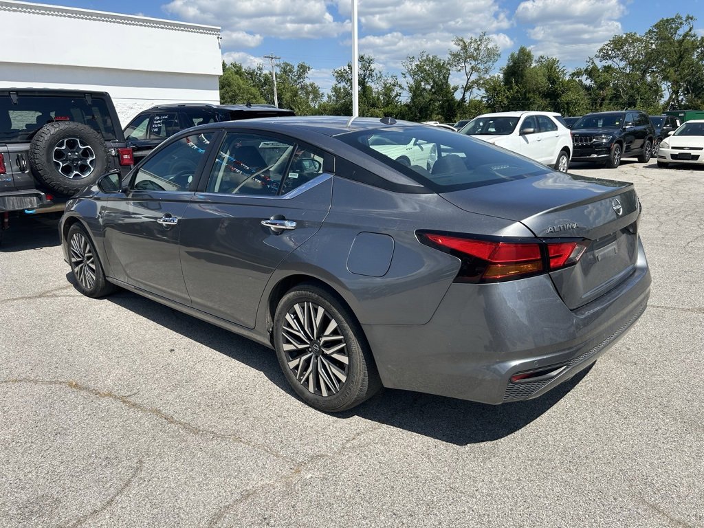 2024 Nissan Altima 2.5 SV photo 2