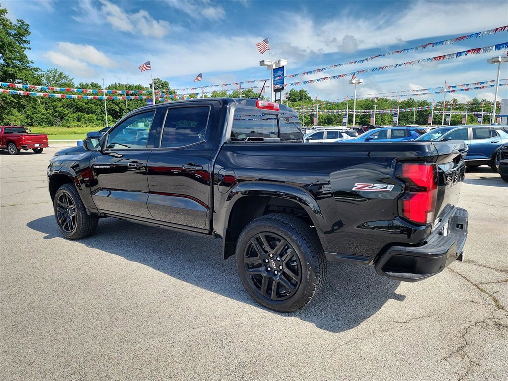 2025 Chevrolet Colorado Z71 photo 2