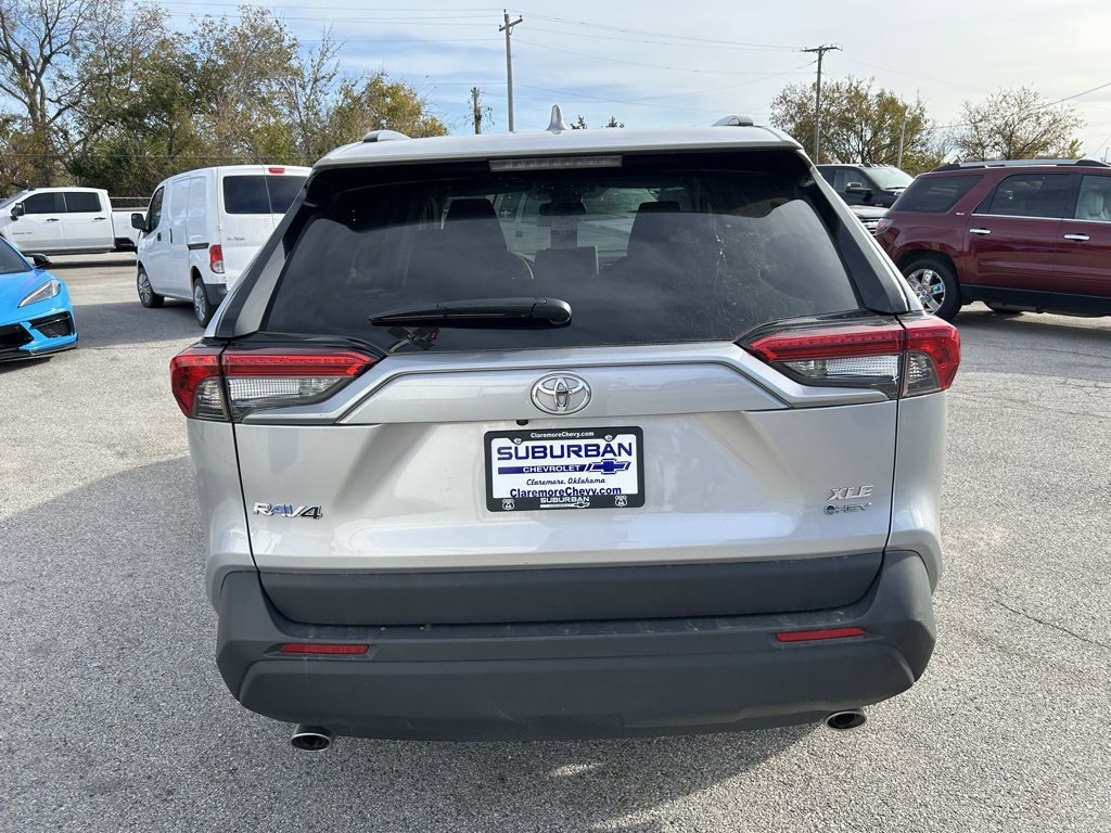 2025 Toyota RAV4 Hybrid XLE photo 3