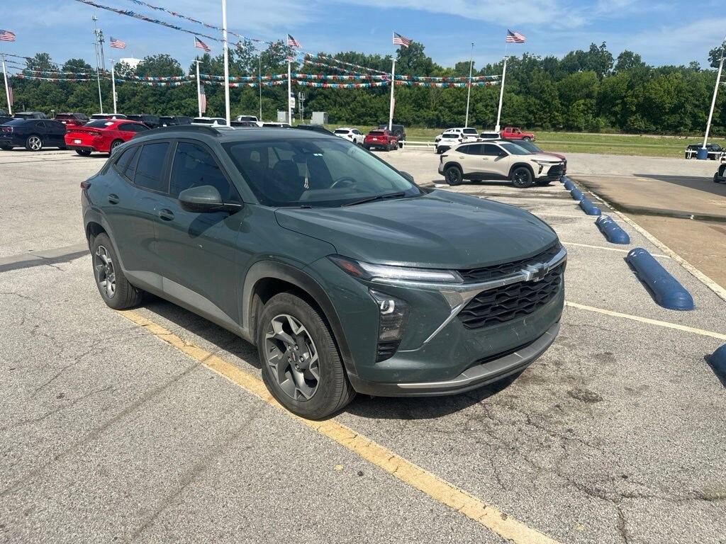 Used 2025 Chevrolet Trax LT SUV