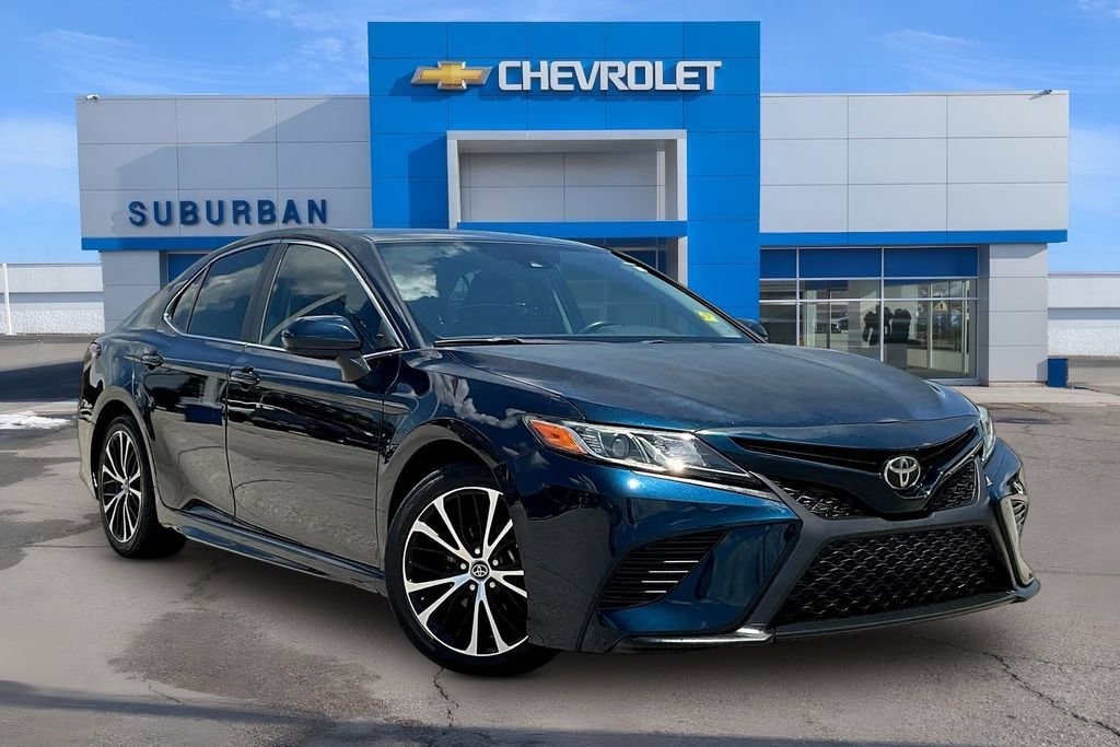 Used 2019 Toyota Camry SE with VIN 4T1B11HKXKU685763 for sale in Claremore, OK