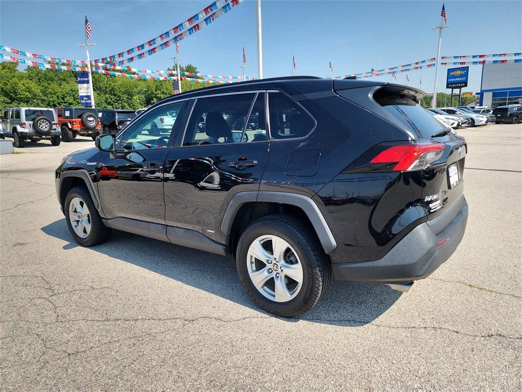 2021 Toyota RAV4 Hybrid LE photo 2