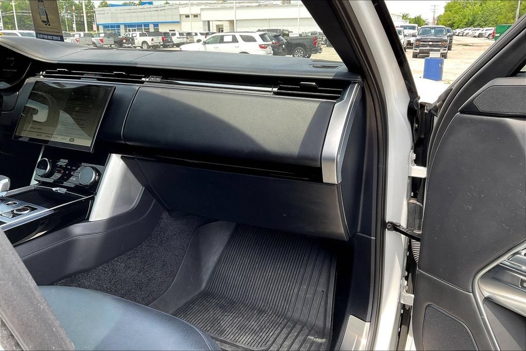 2023 Land Rover Range Rover SE - Photo 17