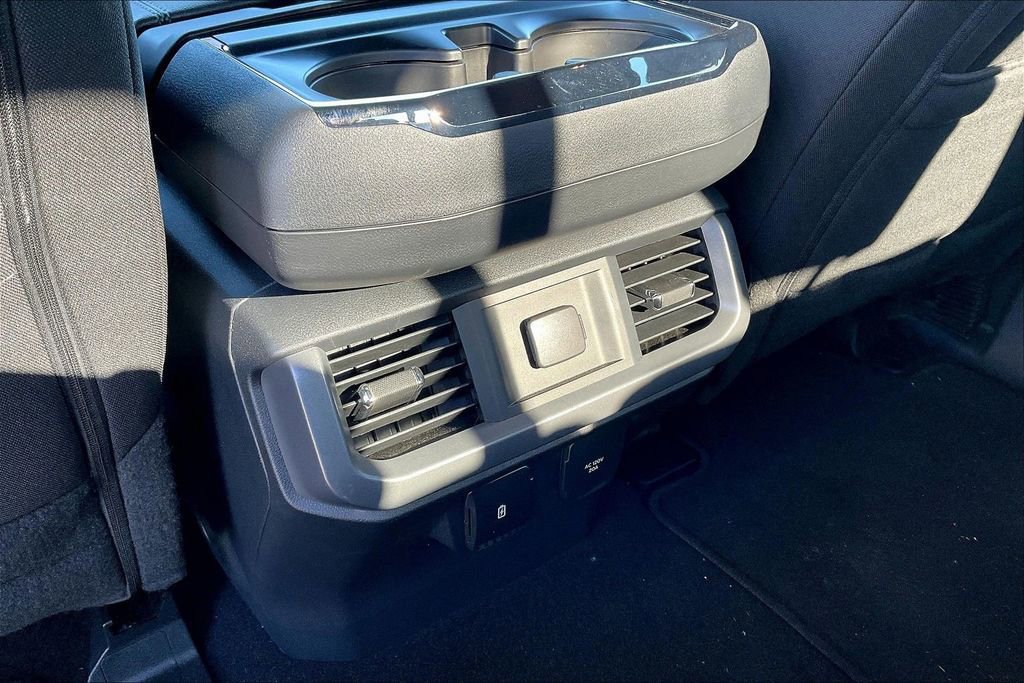 2025 Ford F-150 XLT - Photo 25
