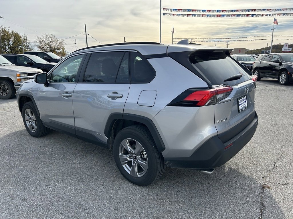 2025 Toyota RAV4 Hybrid XLE photo 2