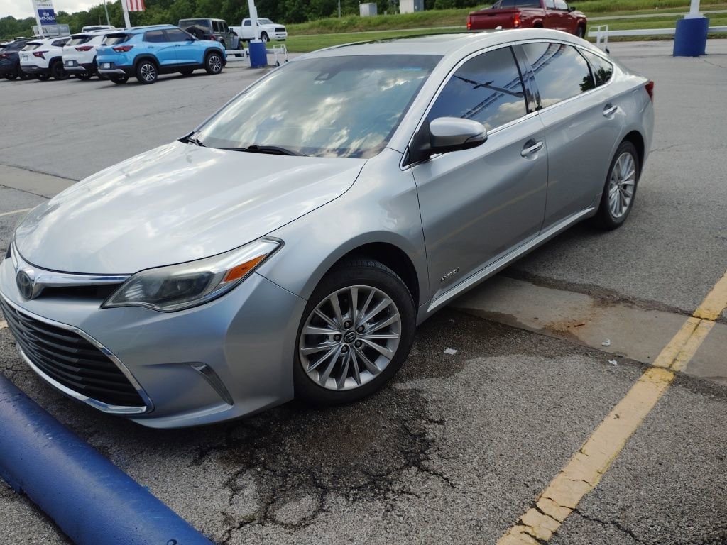 2018 Toyota Avalon Limited Hybrid's photo