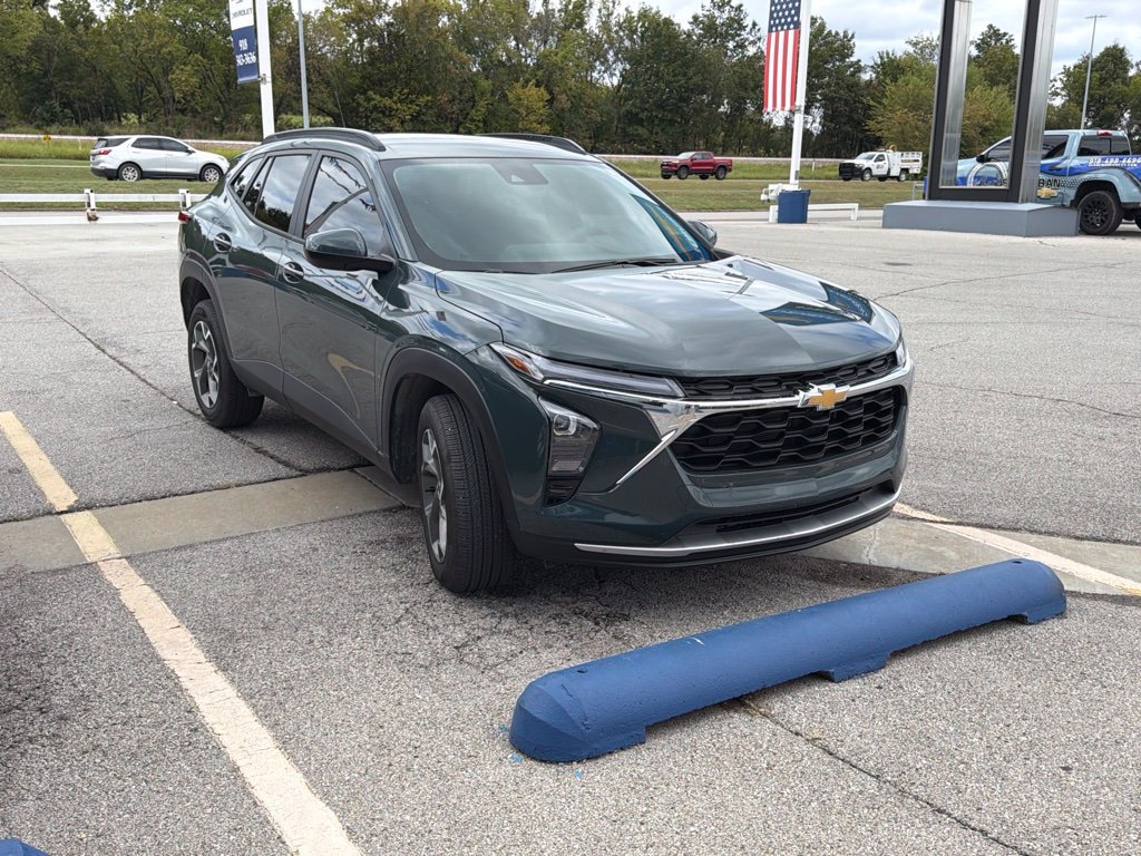 Used 2025 Chevrolet Trax LT SUV
