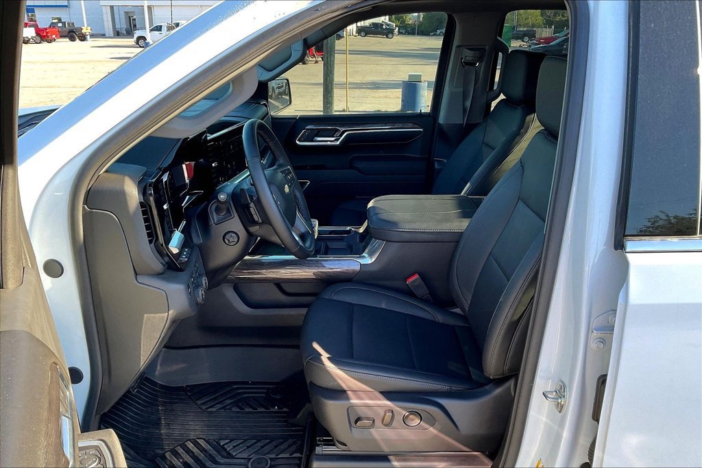 2026 Chevrolet Silverado 1500 LTZ - Photo 16