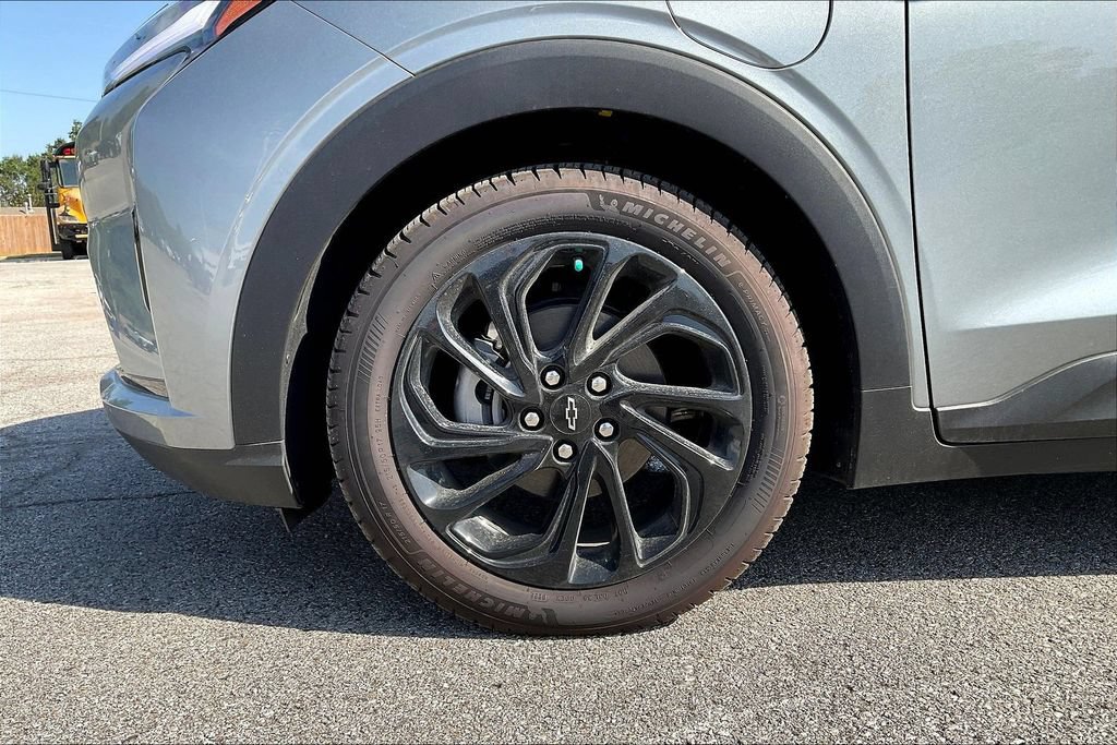 2027 Chevrolet Bolt RS - Photo 18