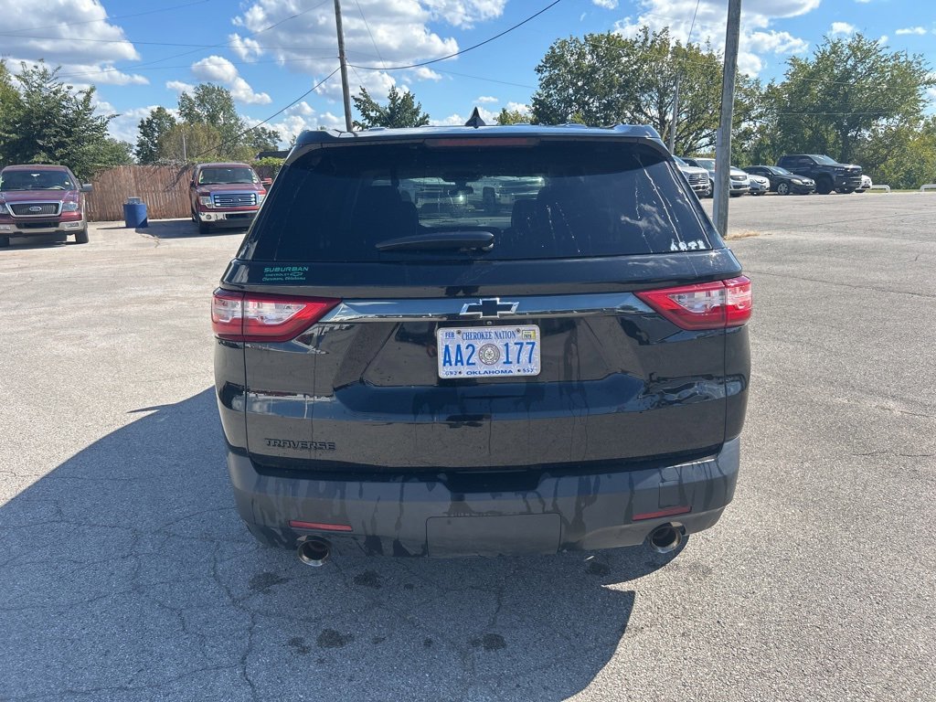 2020 Chevrolet Traverse LS photo 2