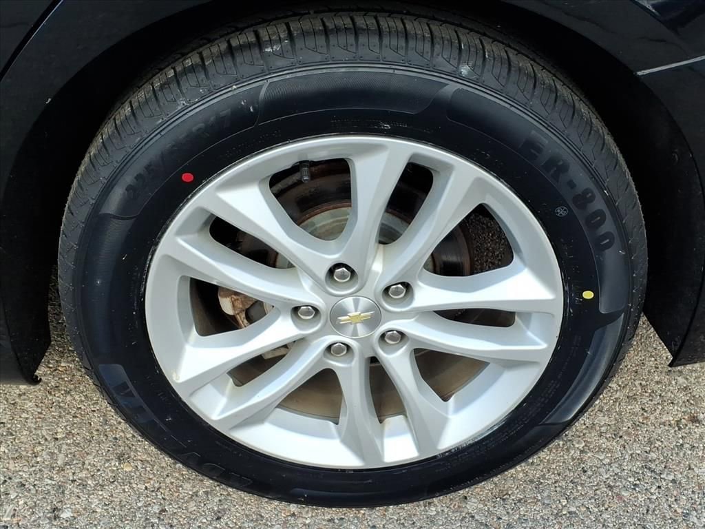 Thumbnail: 2017 Chevrolet Malibu - 8