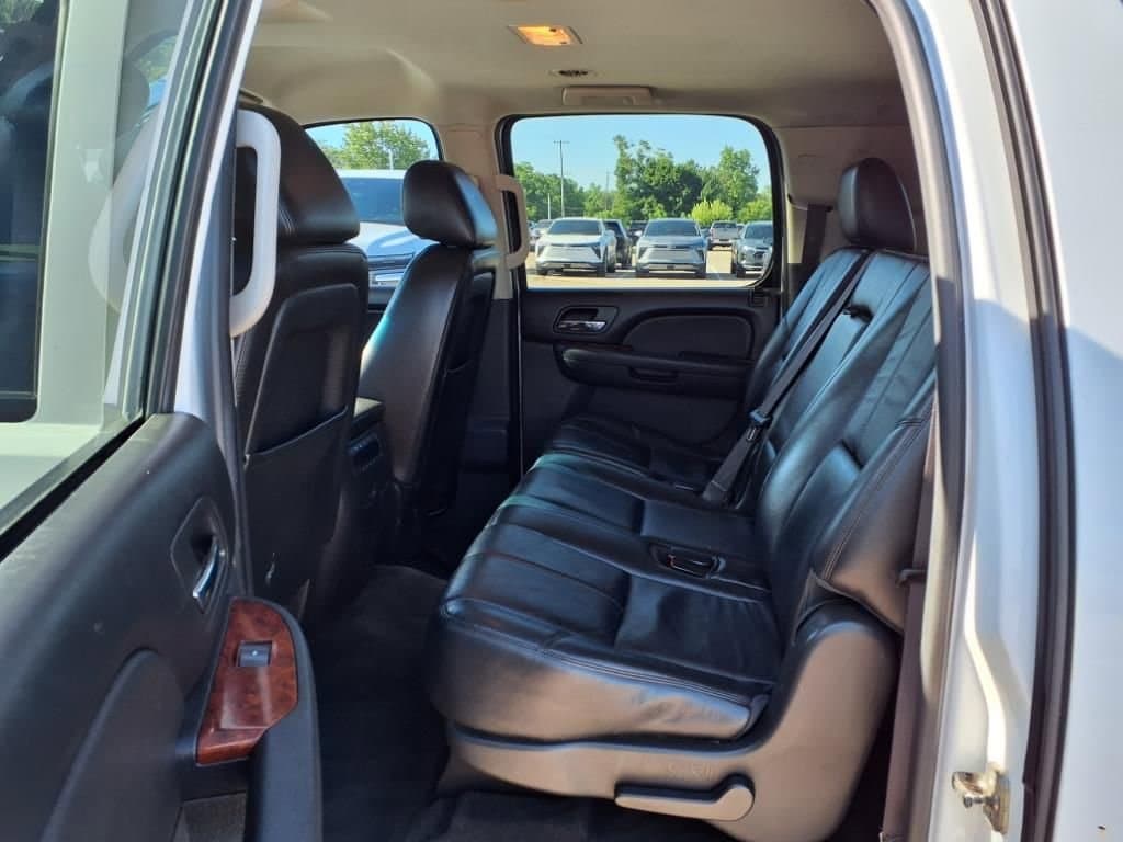 Thumbnail: 2013 Chevrolet Suburban - 10