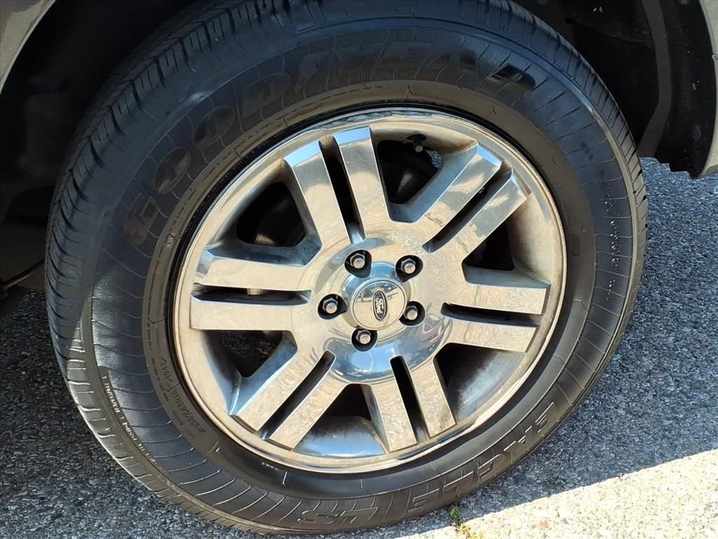 Thumbnail: 2010 Ford Explorer - 9
