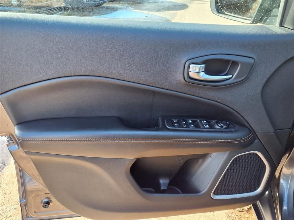 Thumbnail: 2020 Jeep Compass - 14