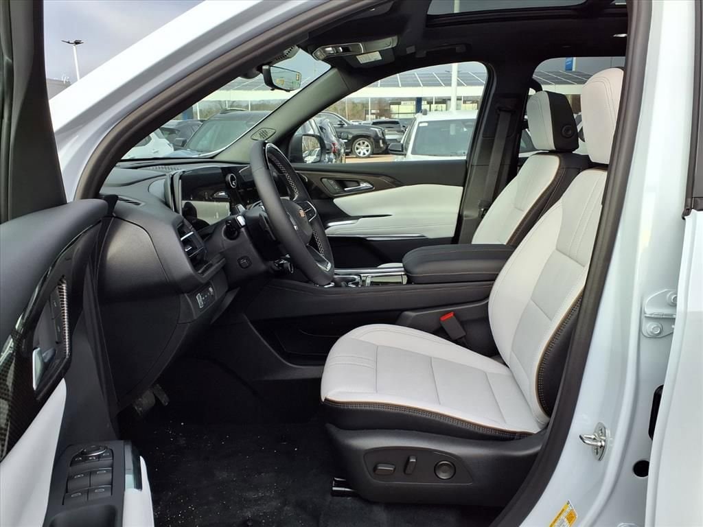 Thumbnail: 2026 Chevrolet Traverse - 15