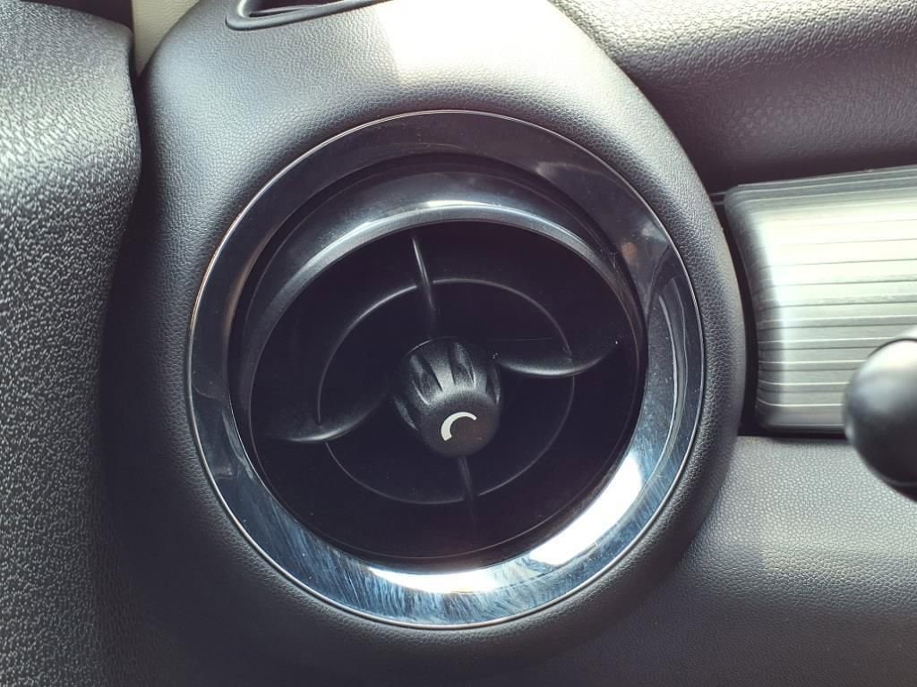 Thumbnail: 2011 MINI Cooper Hardtop - 28