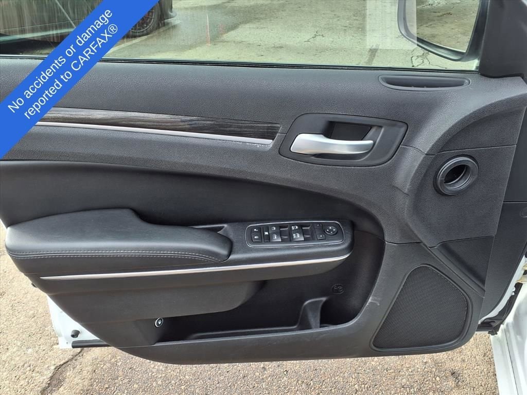 Thumbnail: 2017 Chrysler 300 - 13