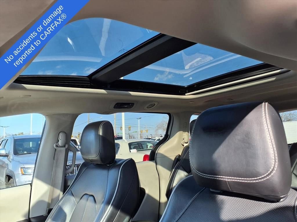Thumbnail: 2023 Chrysler Pacifica - 19