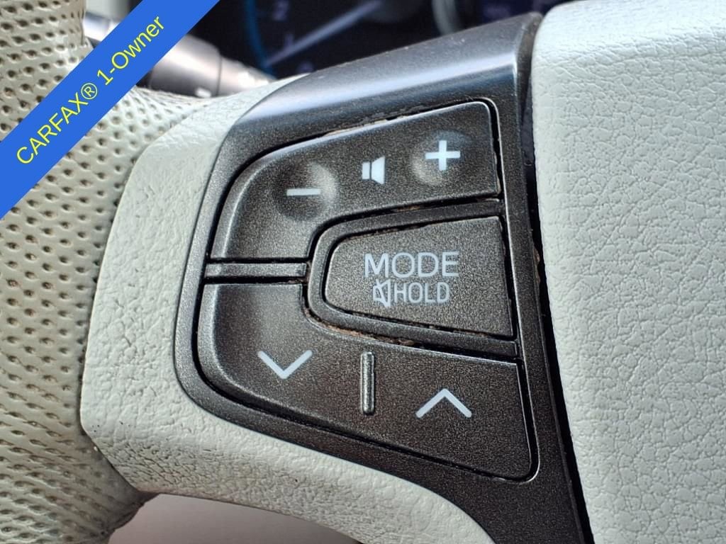 2011 Toyota Sienna XLE 30