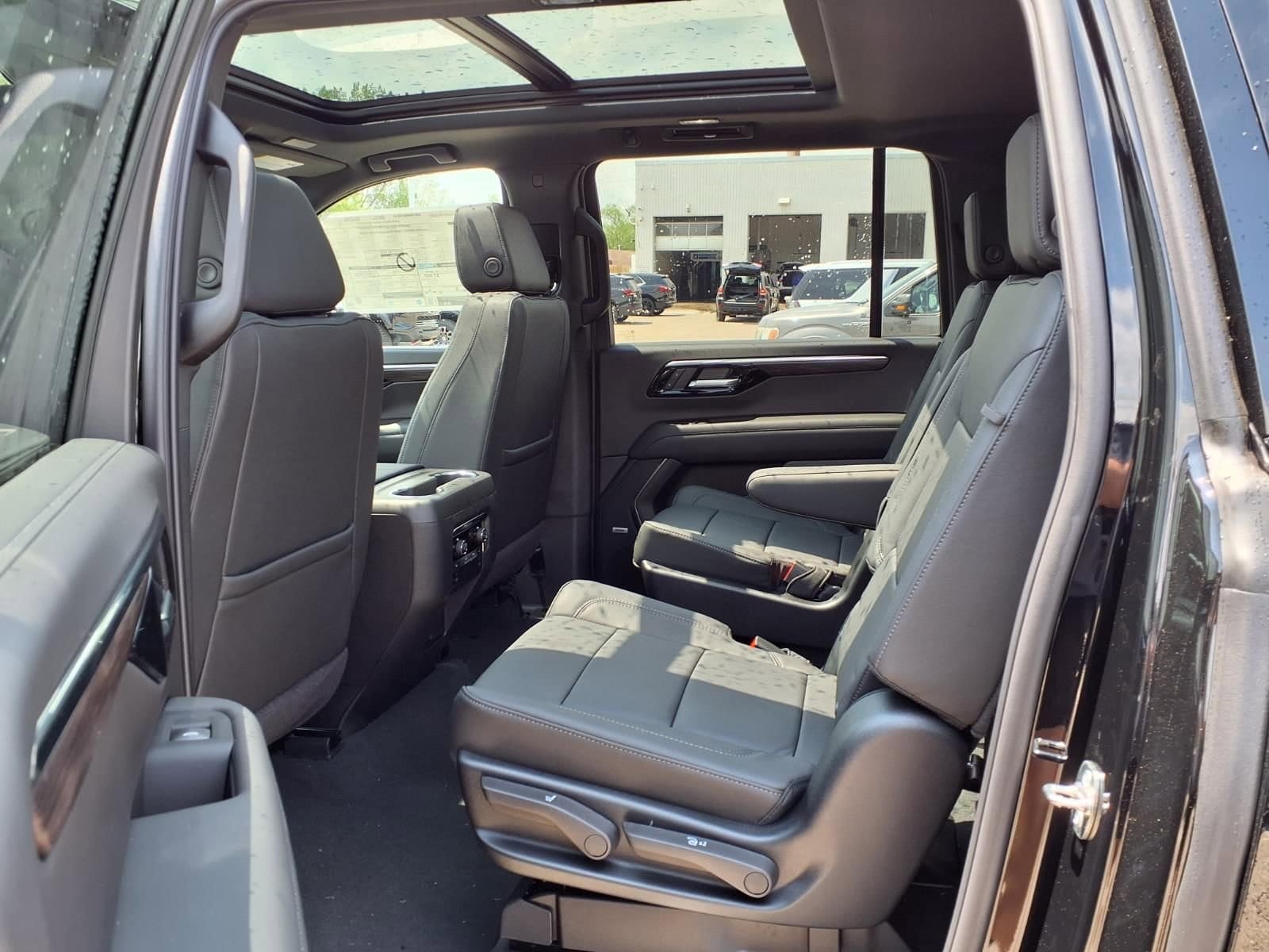 Thumbnail: 2026 Chevrolet Suburban - 9