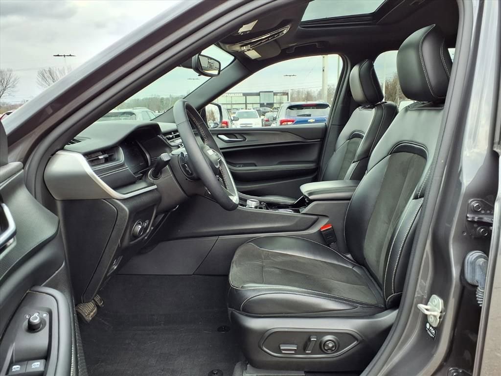 Thumbnail: 2023 Jeep Grand Cherokee L - 18