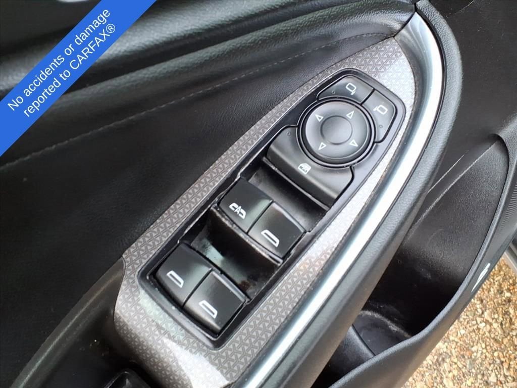 Thumbnail: 2017 Chevrolet Malibu - 16